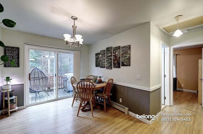 Building Photo - 548 Linwood St