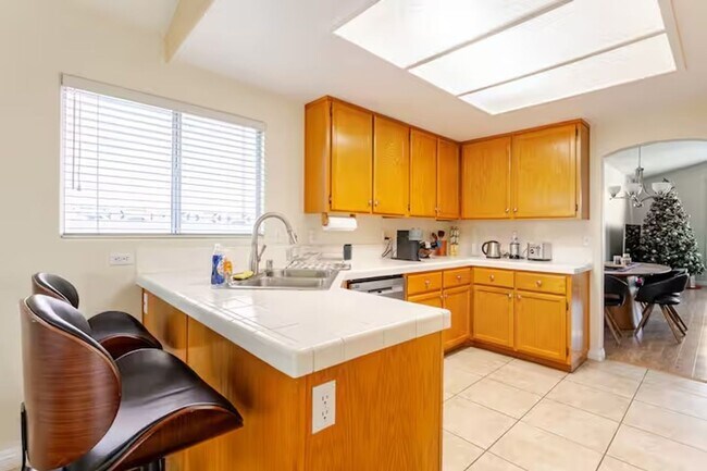 Building Photo - Beautiful Single Story Home with back yard...