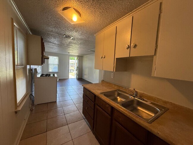 Foto del edificio - 4 bedroom house
