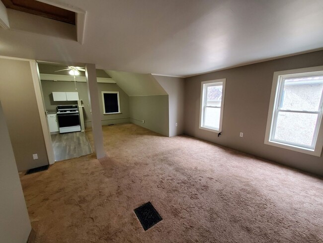 Building Photo - 8 Linwood Pl