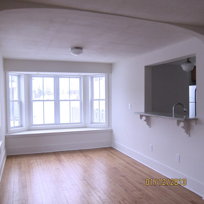 Building Photo - Charming Two-Story Home for Rent
