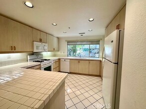 Building Photo - 1007 Via Presa
