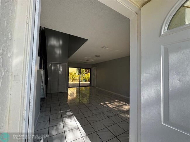 Building Photo - 1250 NW 90th Way