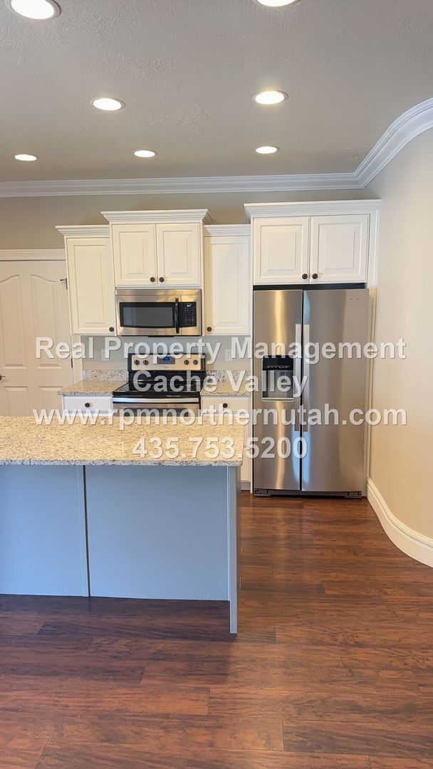 Foto del edificio - 4 Bedroom in Cobble Stone Gated Community in Providence!