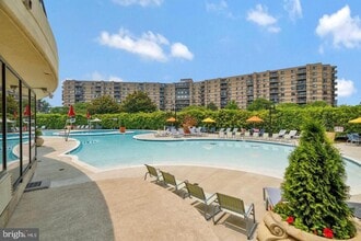 Building Photo - 8370 Greensboro Dr
