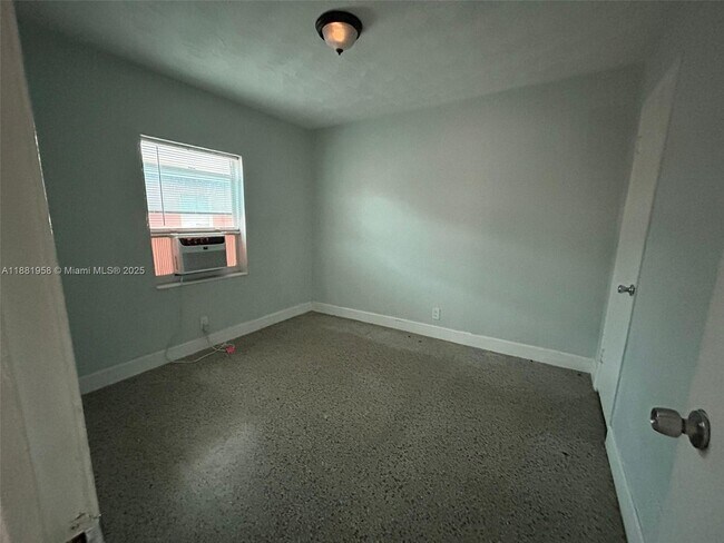 Foto del edificio - 2315 Adams St