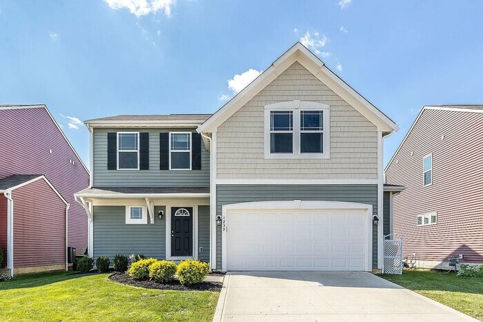 Foto principal - Beautiful Home in Royal Elm Neighborhood!