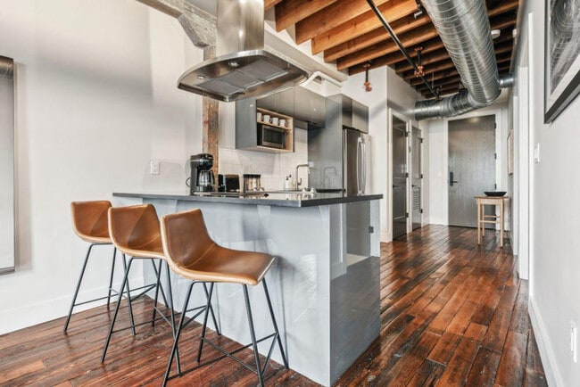 Building Photo - 315 Girod St