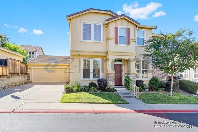 Building Photo - 704 Moore Way