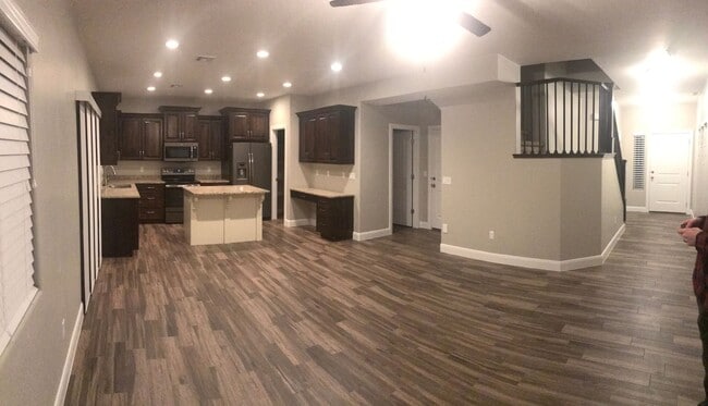 Building Photo - 3 Bedroom 2.5 Bathroom Townhome in Santa Clara!