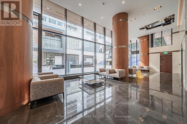 Photo du bâtiment - 17 Bathurst St