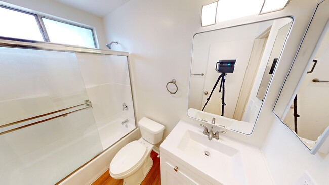 Foto del interior - 6 WEEKS FREE!! Steps from Fallbrook Mall
