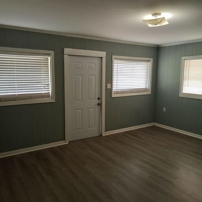 Building Photo - Studio Apartment - Limited Time Move-in Sp...