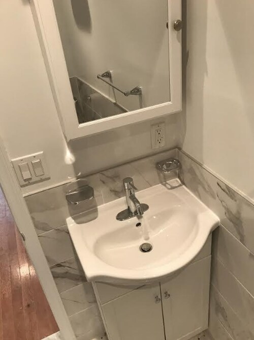 Foto del edificio - 70 W 3rd St