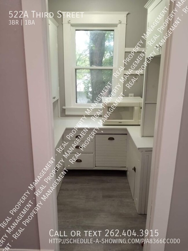 Building Photo - Three bedroom upper duplex