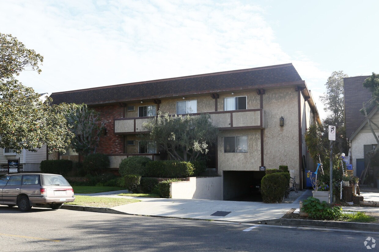 Primary Photo - 3676 Clarington Ave