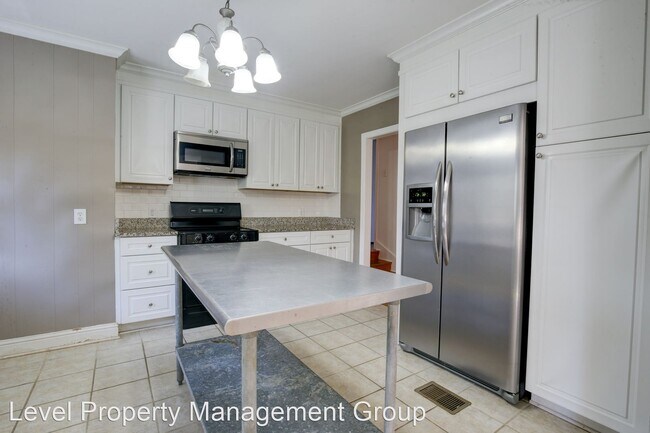 Building Photo - 3 br, 1.5 bath House - 602 Gayfer Ave.