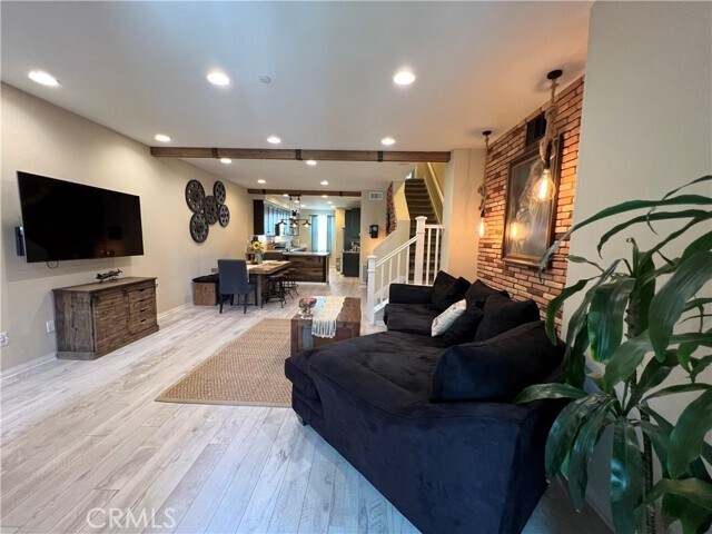Building Photo - 211 Native