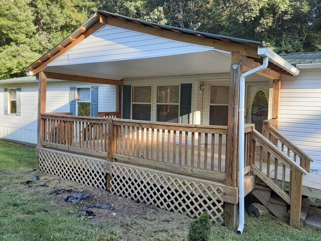 Foto del edificio - Double wide in Riner, 3 BR / 2 BA Availabl...