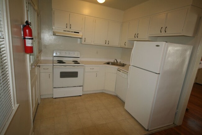 Building Photo - Adorable House in Trinity Park with Large ...
