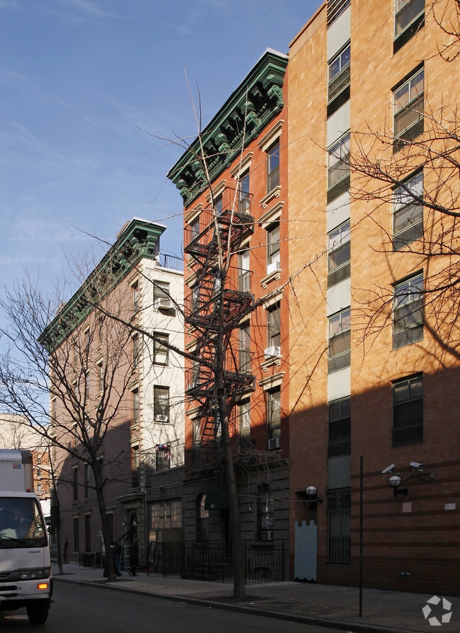 Building Photo - 465 W 46th St