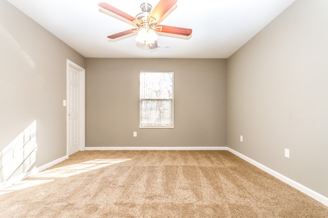 Building Photo - The Meadows at Shadow Ridge