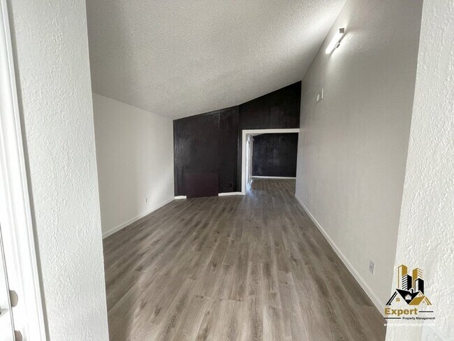 Building Photo - 5402 College Oak Dr