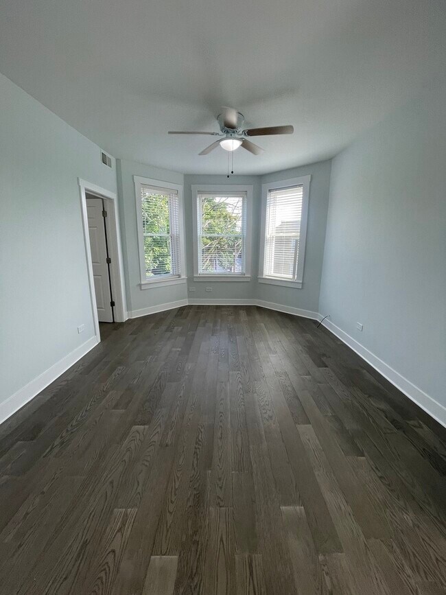 Foto del edificio - 2416 N Springfield Ave