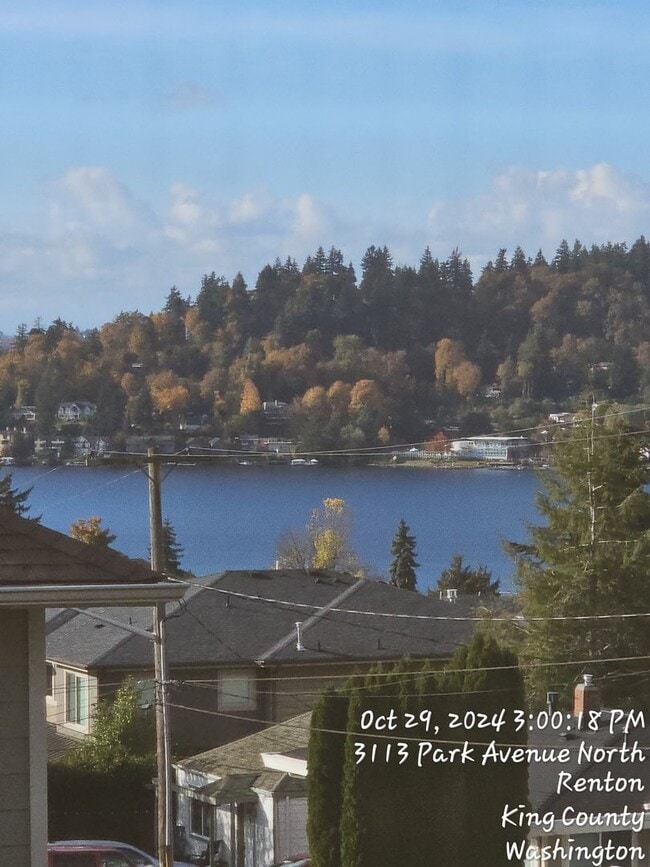 Building Photo - Kennydale daylight Basement home $3845.00 ...