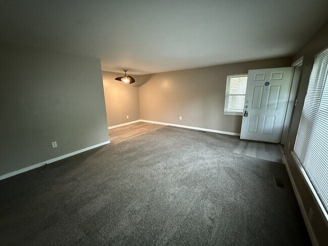 Foto del edificio - 4520 Rosemary Ave.
