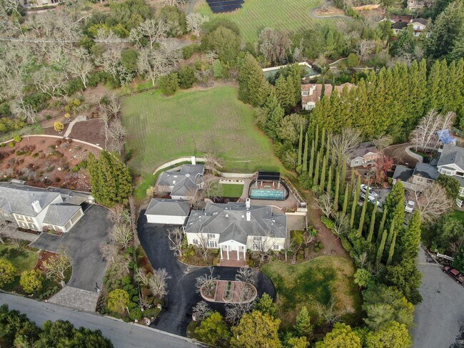 Foto del edificio - 3 Meadow Ln