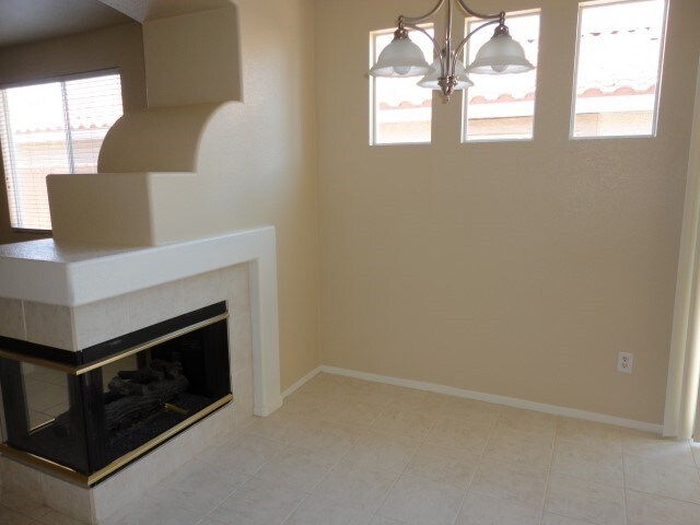 Foto del edificio - 10641 Primrose Arbor Avenue
