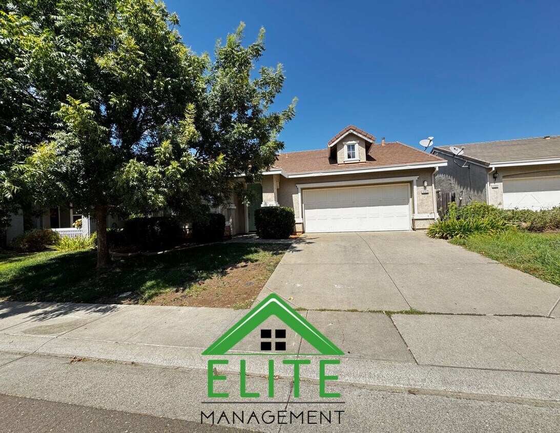 Foto principal - Beautiful 4 Bedroom, 2 Bath Single-Story H...