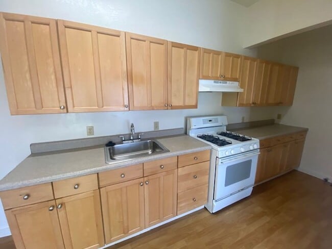 Building Photo - 1021 E St