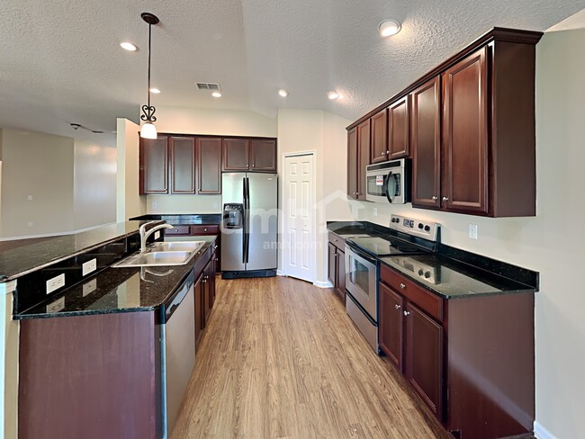 Foto del edificio - 612 Birchbark Trl