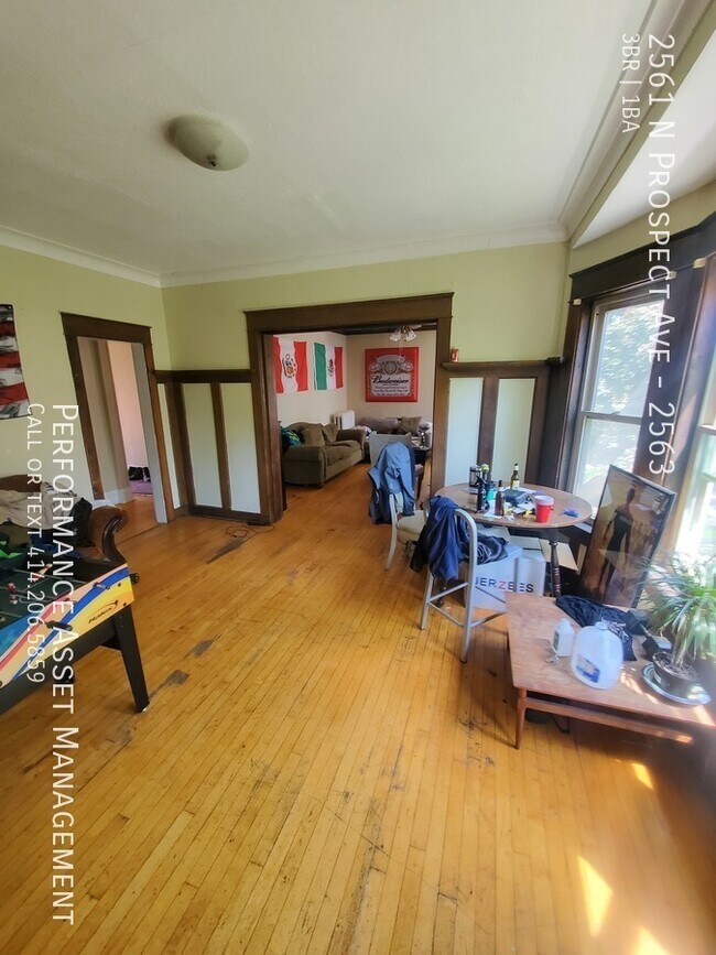 Building Photo - Charming 3BED/1BATH Eastside Upper Unit
