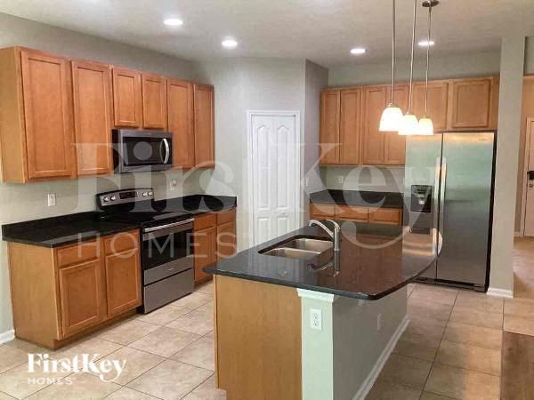 Building Photo - 12472 Itani Wy