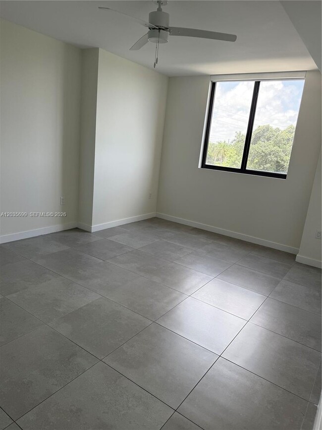 Building Photo - 16395 Biscayne Blvd