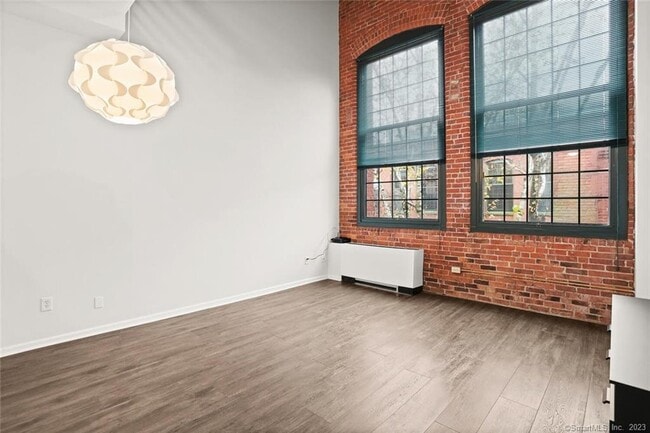 Building Photo - 25 Grand St