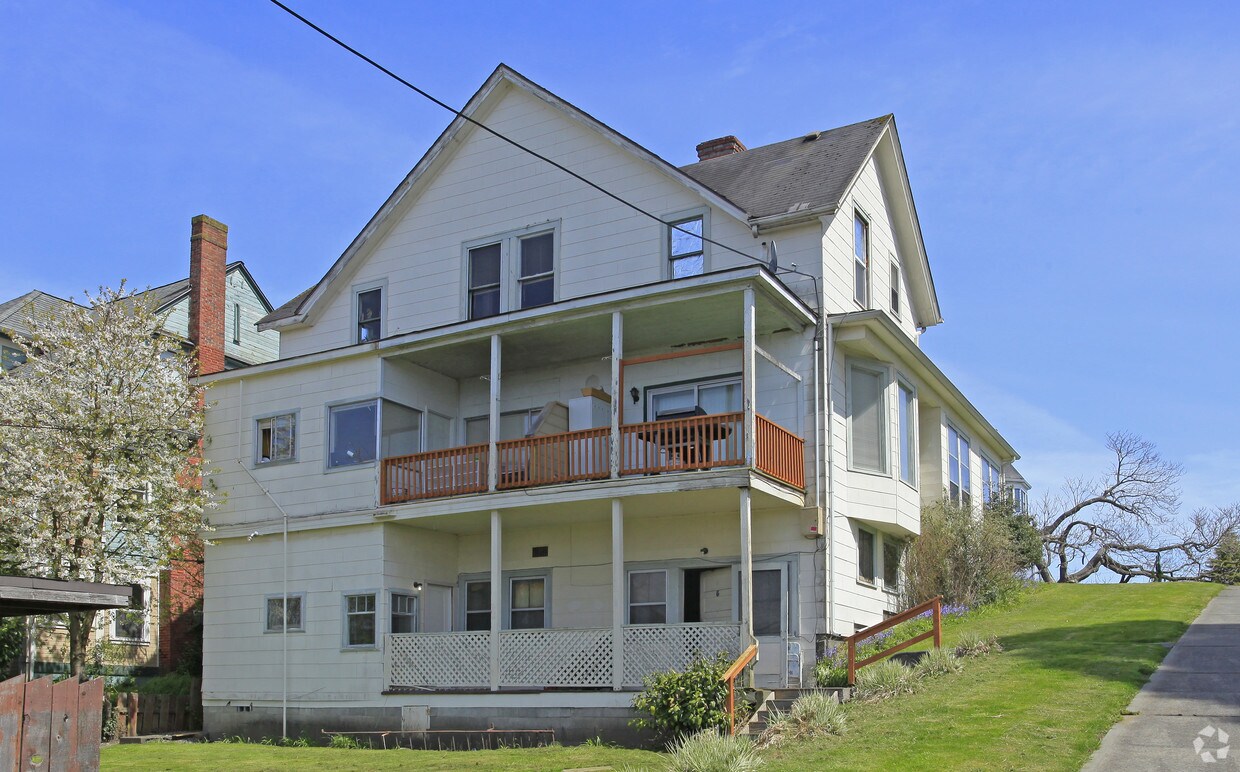 Building Photo - Elm House