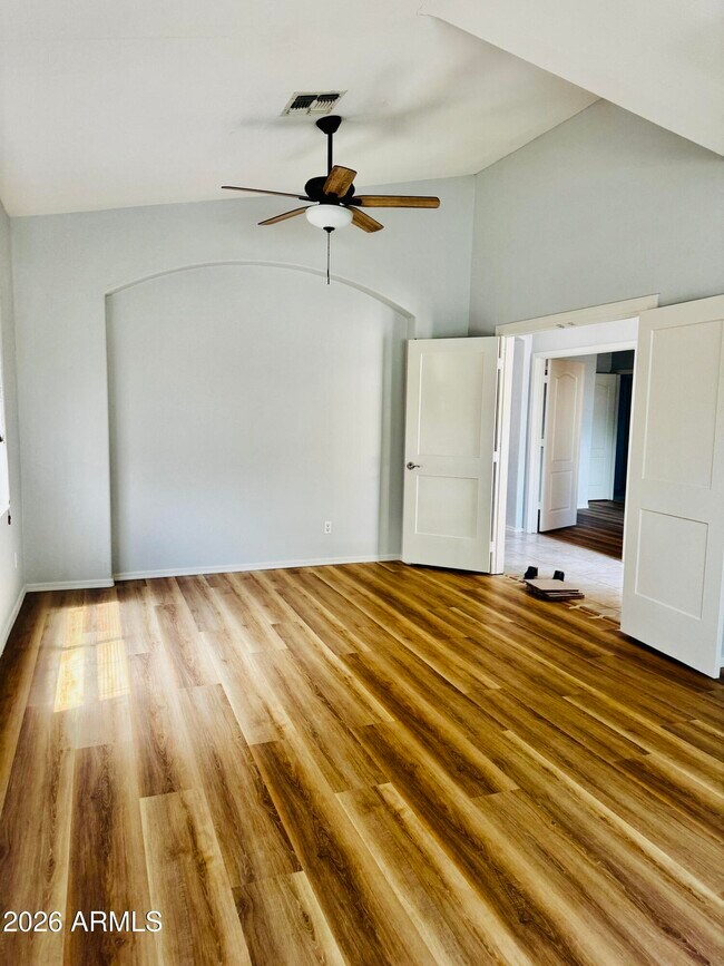 Foto del edificio - 3560 E Feather Ave