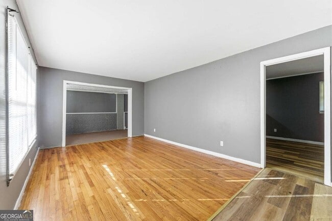 Foto del edificio - 1961 Valley Ridge Dr SW