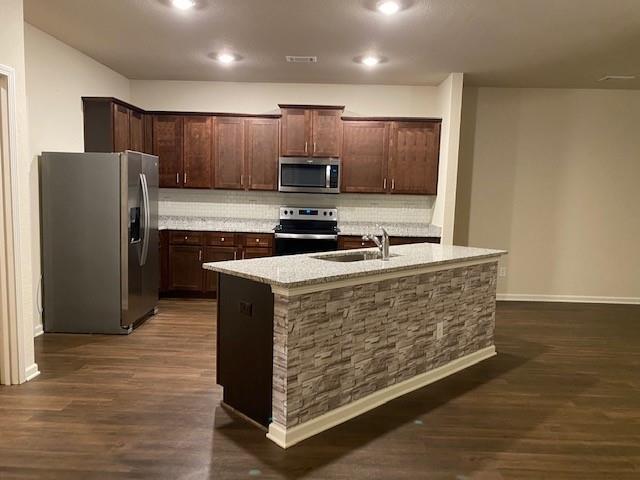 Foto del edificio - 664 Holly Springs Ct