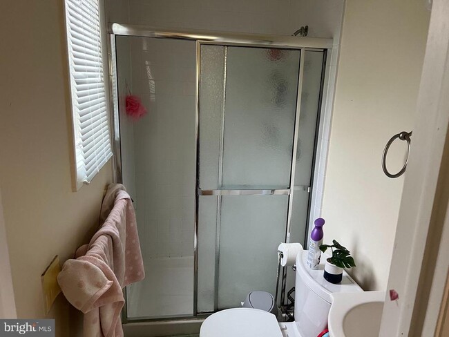 Building Photo - 890 Belfry Dr