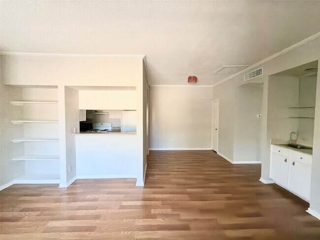 Foto del edificio - 728 Bering Dr