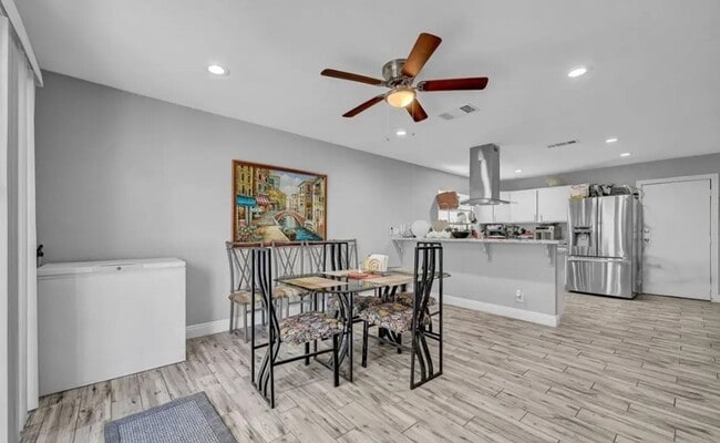 Foto del edificio - Beautifully renovated single-story home fe...