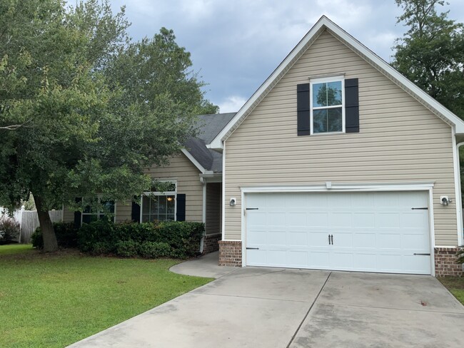Building Photo - 209 Crooked Oaks Dr