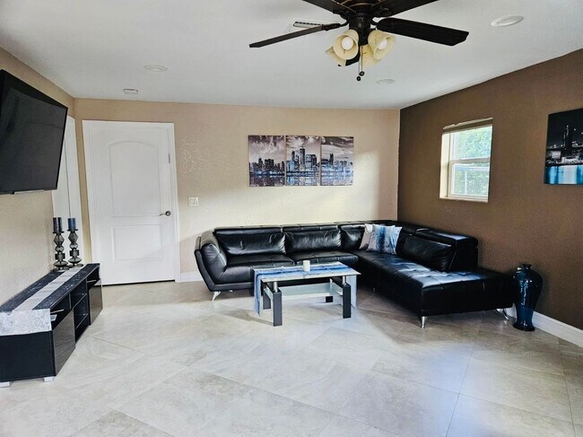 Foto del edificio - 1650 SW 117th Ave