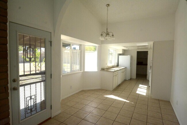 Foto del edificio - 6005 Downey St NE