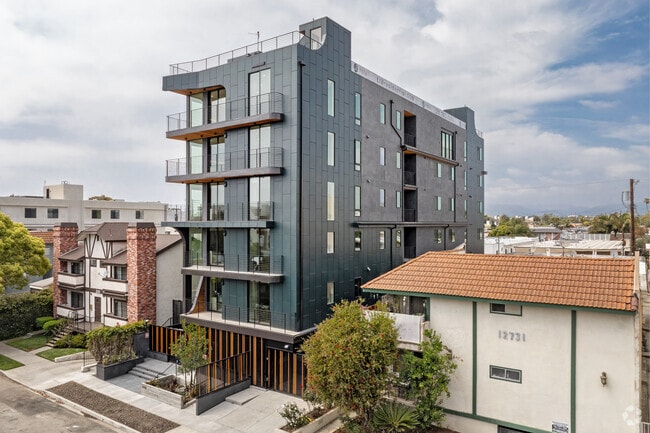 Building Photo - Lib Vista